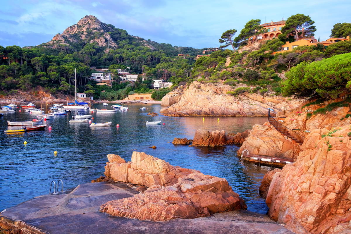 Lujosa finca en lo alto de una colina en Begur con vistas panorámicas al mar