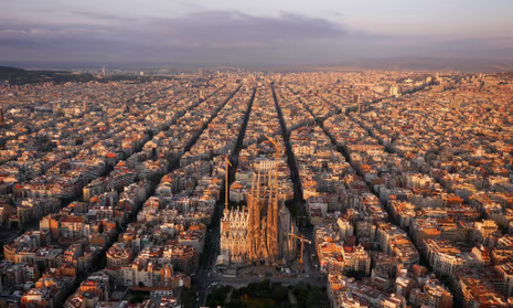 Reforma de piso modernista en el Eixample barcelonés conservando baldosas hidráulicas y artesonados originales