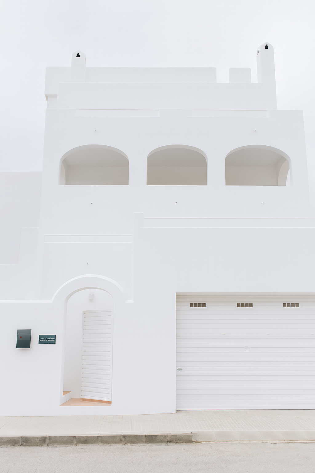 Renovación de villa mediterránea en Levantina Sitges con piscina y vistas al mar de arquitectura tradicional catalana