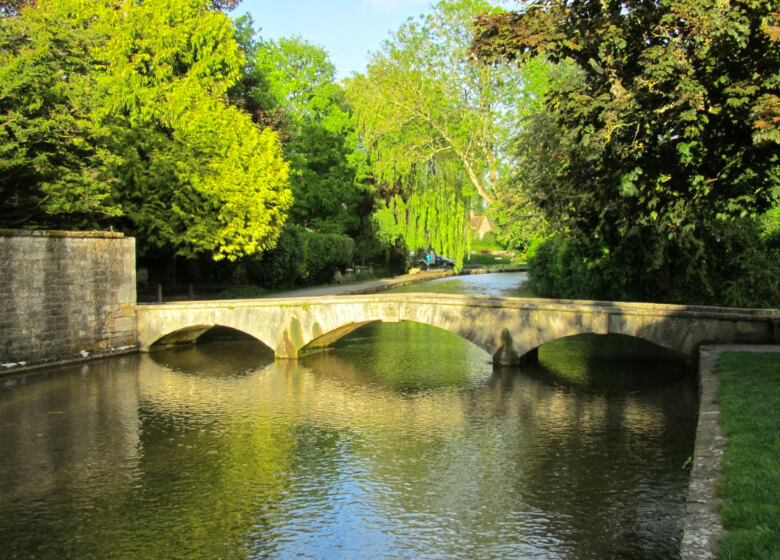 Puentes del pueblo de Bourton-on-the-Water sobre el río Windrush